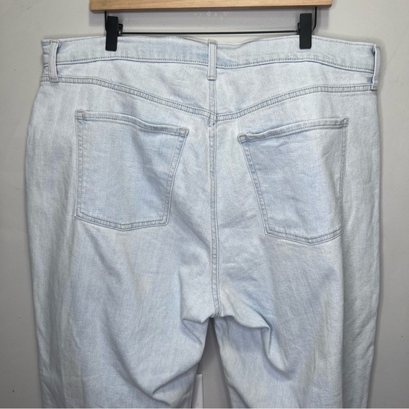 Old Navy Curvy Extra High-Waisted Button-Fly Sky-Hi Straight Cut-Off Jeans 20 - Picture 6 of 13